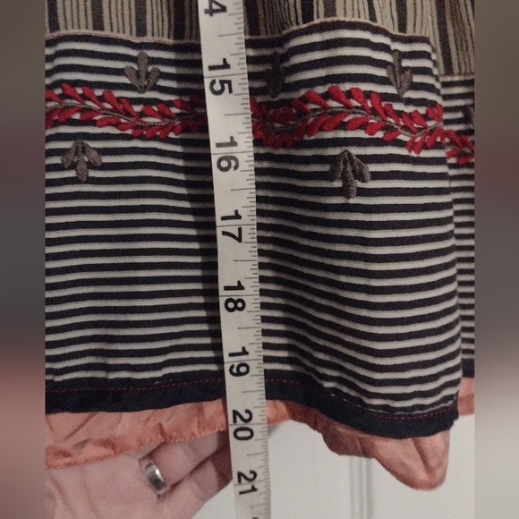 Gorgeous skirt! Sz 8 (wears small) - Picture 4 of 7